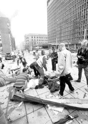 挪威7·22爆炸枪击案,连环爆炸与枪击案的黑暗时刻